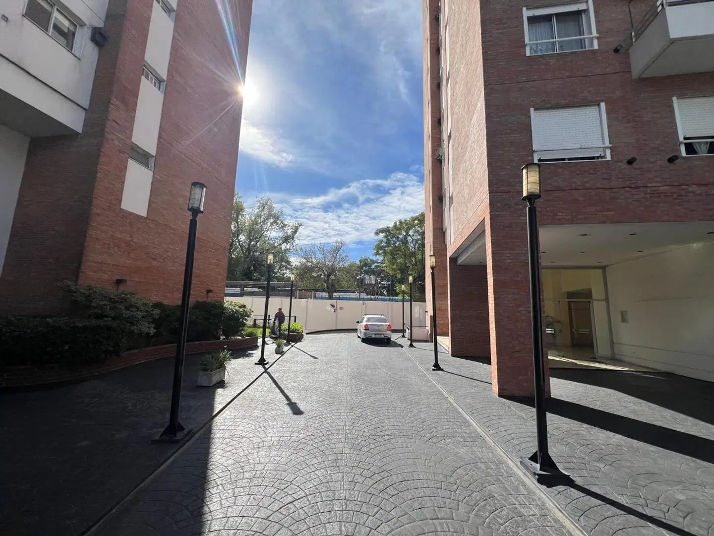 DEPARTAMENTO CON AMBIENTES AMPLIOS Y MUY BUENA UBICACION 3
