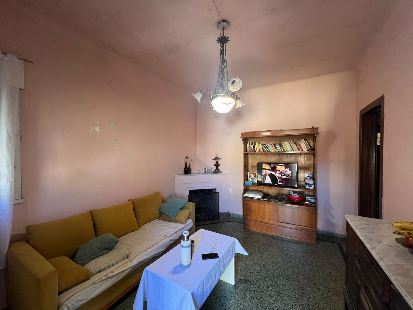 Foto de CASA EN MUY BUENA UBICACION, PARA DOS FAMILIAS, imagen 3