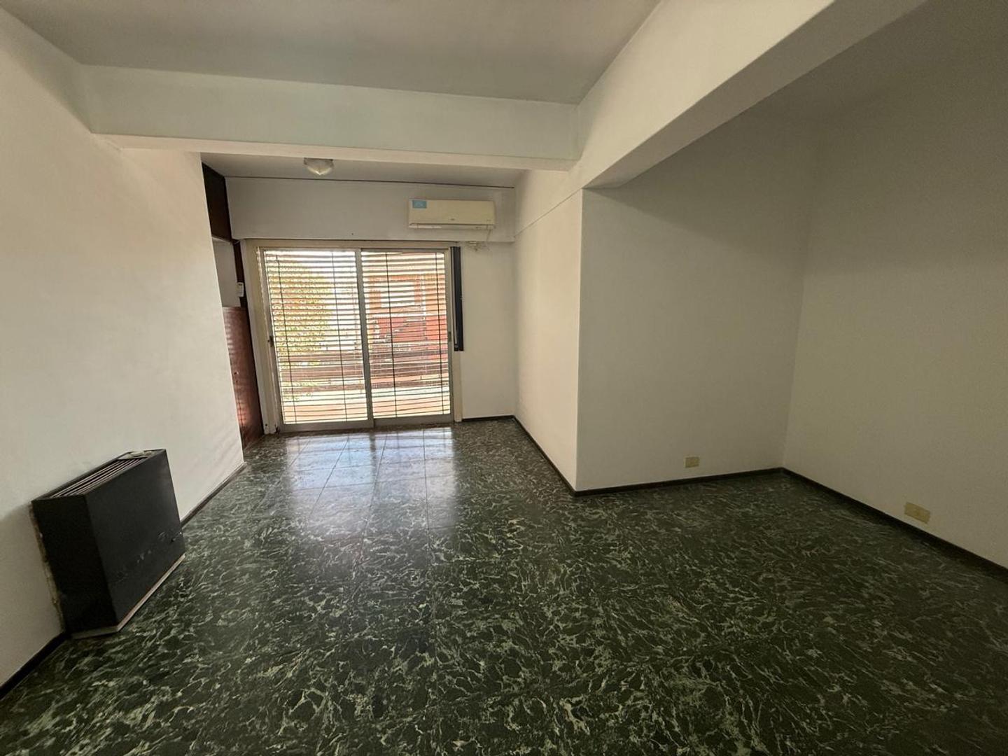 Foto de DEPARTAMENTO EN PLANTA ALTA DE TRES AMBIENTES, imagen 2