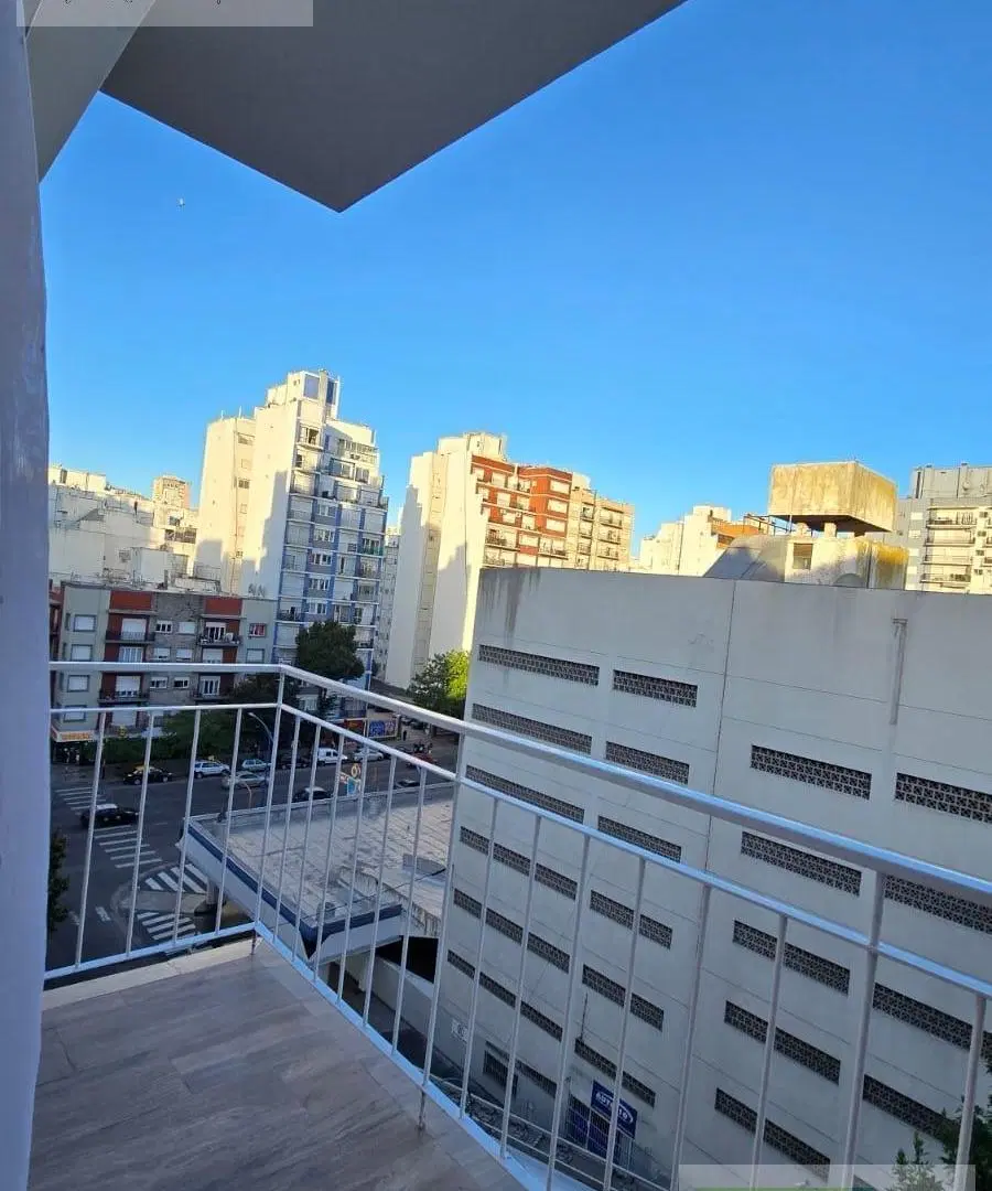 VENTA DEPARTAMENTO 2 AMBIENTES CON BALCON AL FRENTE Y COCHERA 4