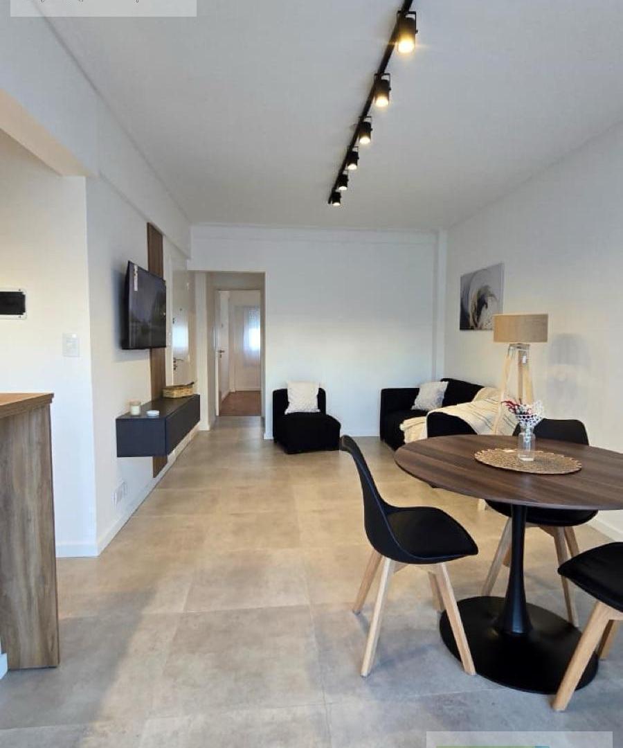 Foto de VENTA DEPARTAMENTO 2 AMBIENTES CON BALCON AL FRENTE Y COCHERA, imagen 2