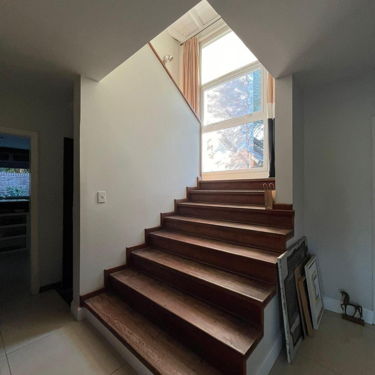 Casa en Venta con Cinco Habitaciones en Lomas de Los Carolinos 2
