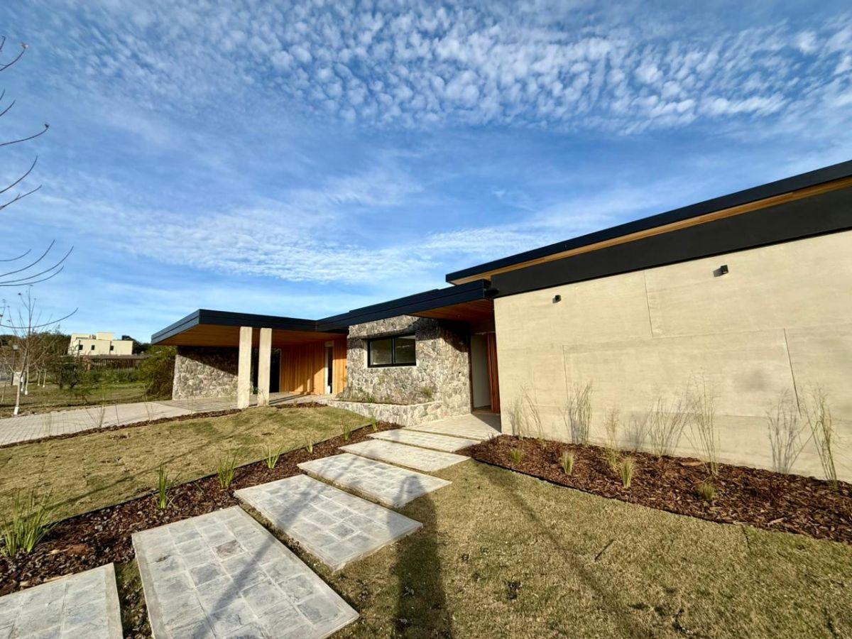 Casa en venta A ESTRENAR de una sola planta fondo golf en barrio El Terrón