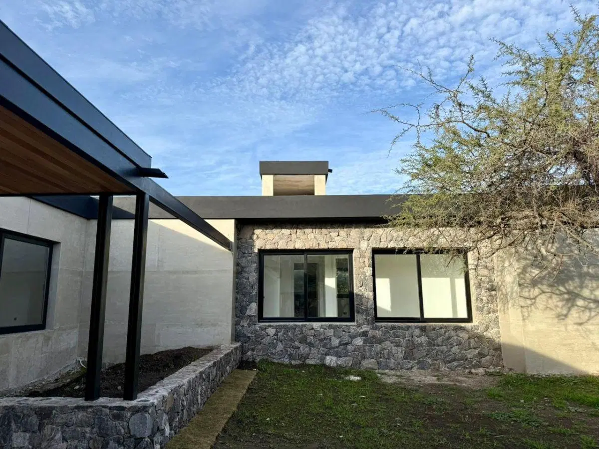 Casa en venta A ESTRENAR de una sola planta fondo golf en barrio El Terrón 4