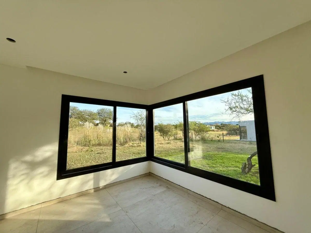 Casa en venta A ESTRENAR de una sola planta fondo golf en barrio El Terrón 3