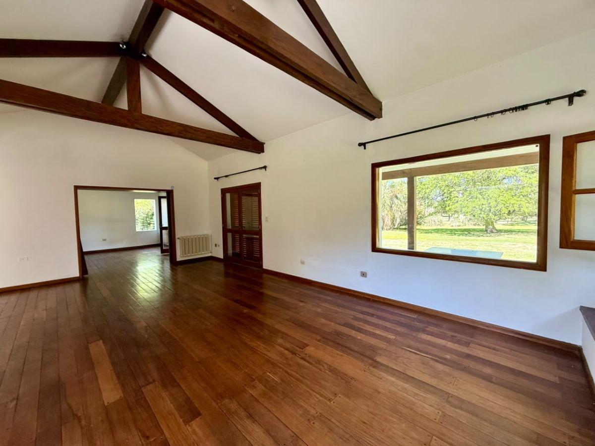 Foto de Casa en venta o alquiler | Frente al Córdoba Golf Club – Villa Allende, imagen 4