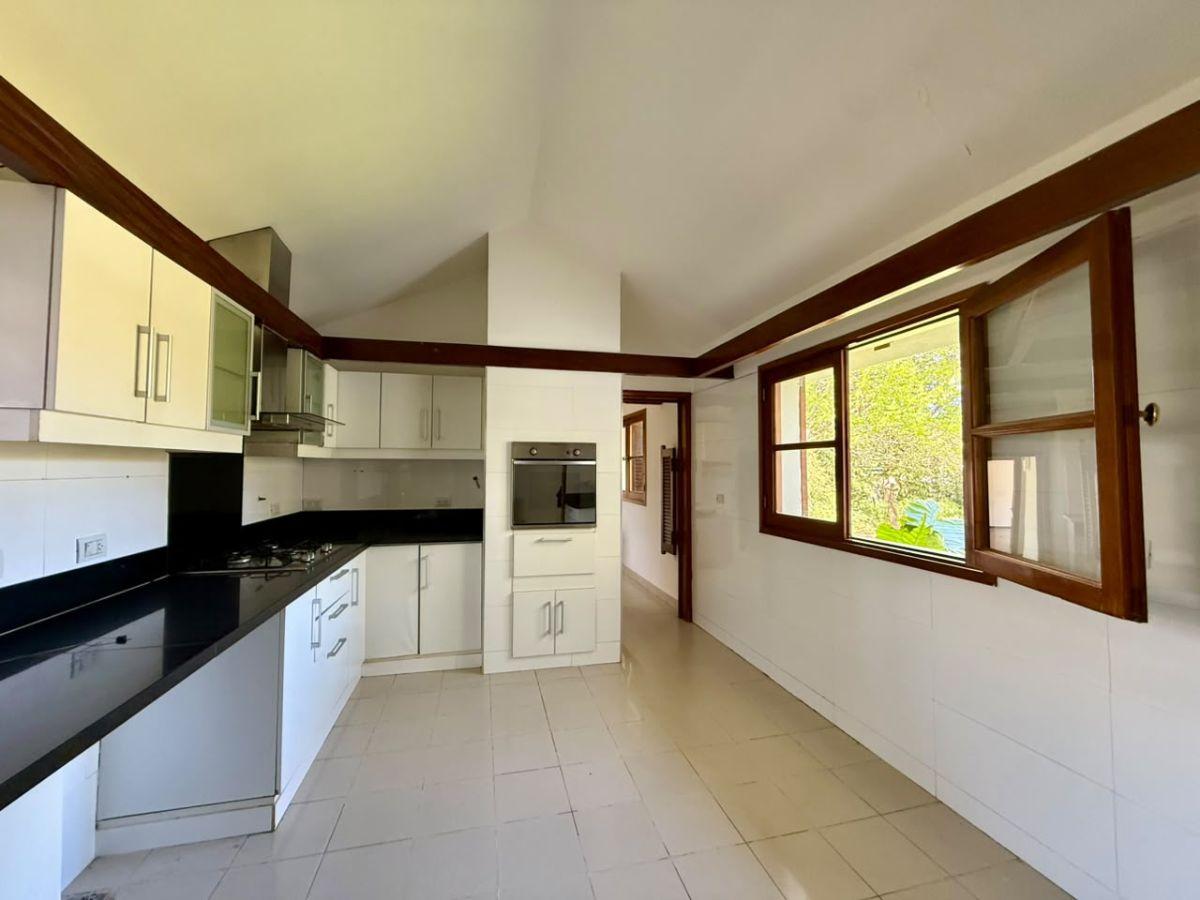 Foto de Casa en venta o alquiler | Frente al Córdoba Golf Club – Villa Allende, imagen 3