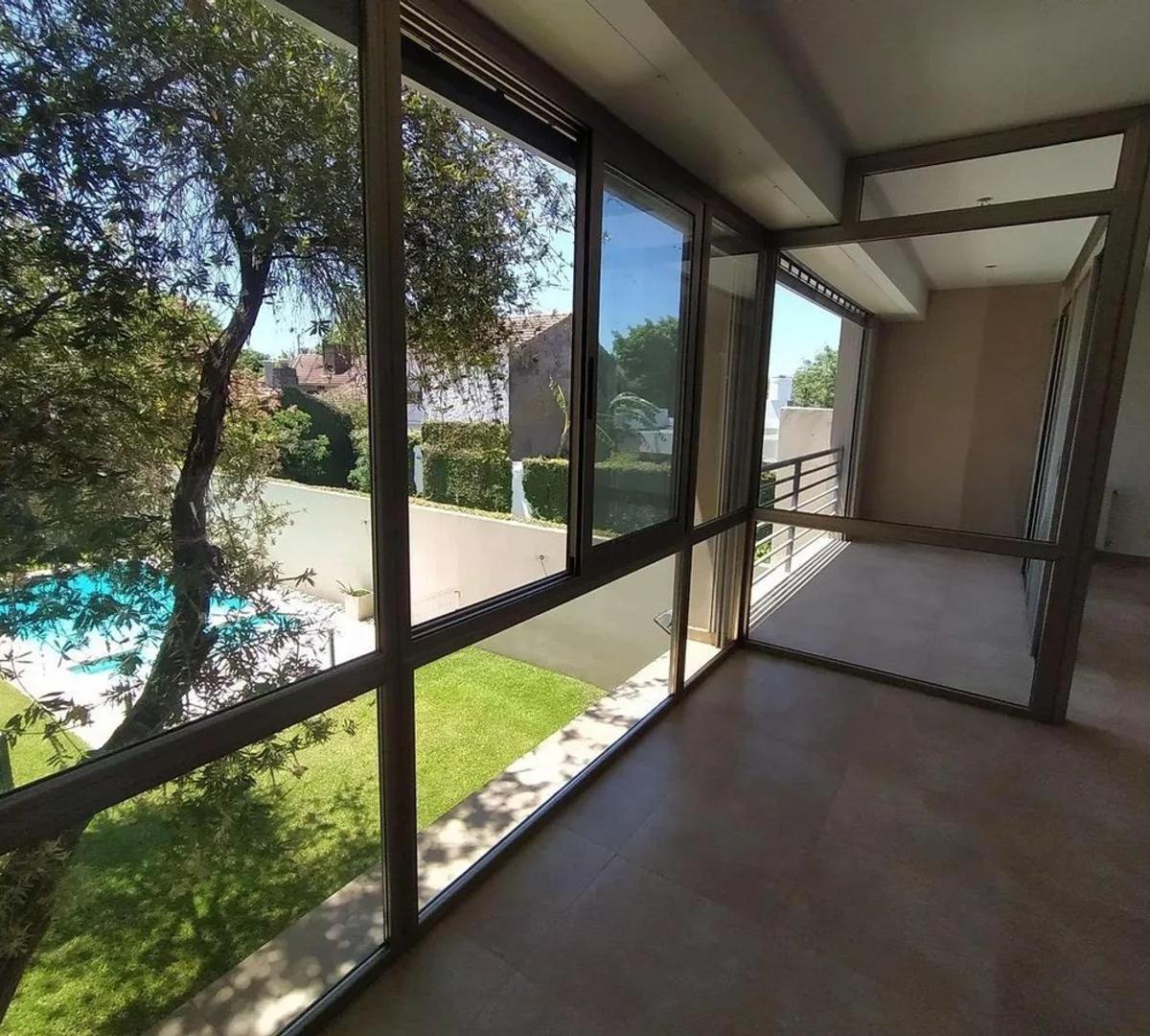 Moderna Casa en Acassuso Una Casa Diferente, Funcional y Exc 4