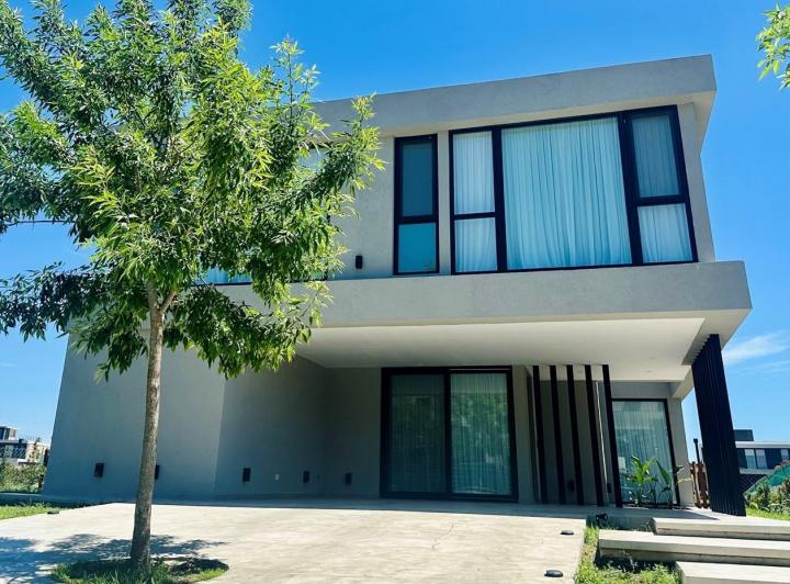 Casa Quinta  en Venta en Carpinchos, Nordelta, Tigre 1