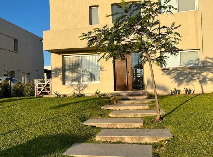 Casa Chalet  en Alquiler en Castaños, Nordelta, Tigre 1