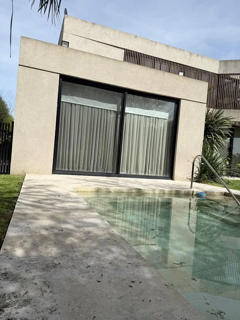 Casa  en Venta en Las Golondrinas, Guillermo Enrique Hudson, Berazategui 3