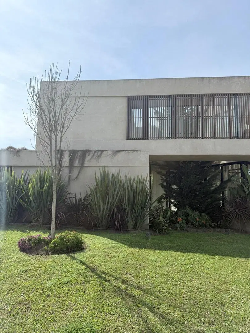 Casa  en Alquiler en Las Golondrinas, Guillermo Enrique Hudson, Berazategui 3