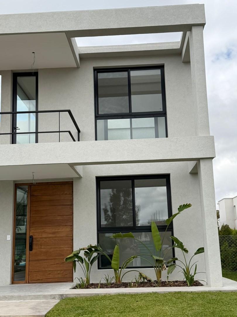 Foto de Casa Chalet en Venta en Carpinchos, Nordelta, Tigre, imagen 1