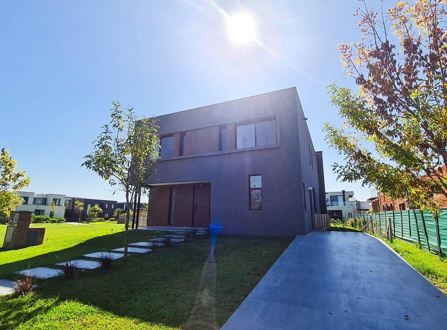 Foto de Casa en Venta en Carpinchos, Nordelta, Tigre, imagen 1