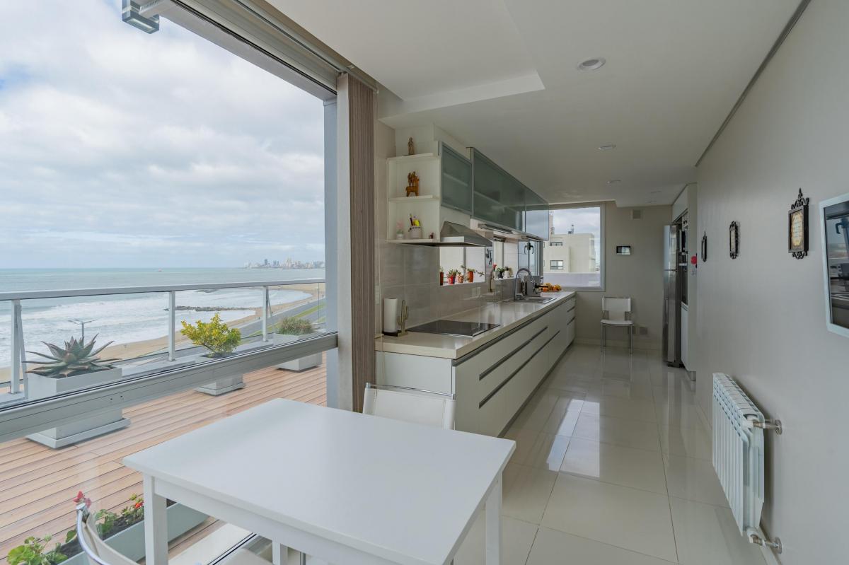 Foto de Penthouse frente al mar, de 200m2 cub. con quincho propio y cochera, imagen 2
