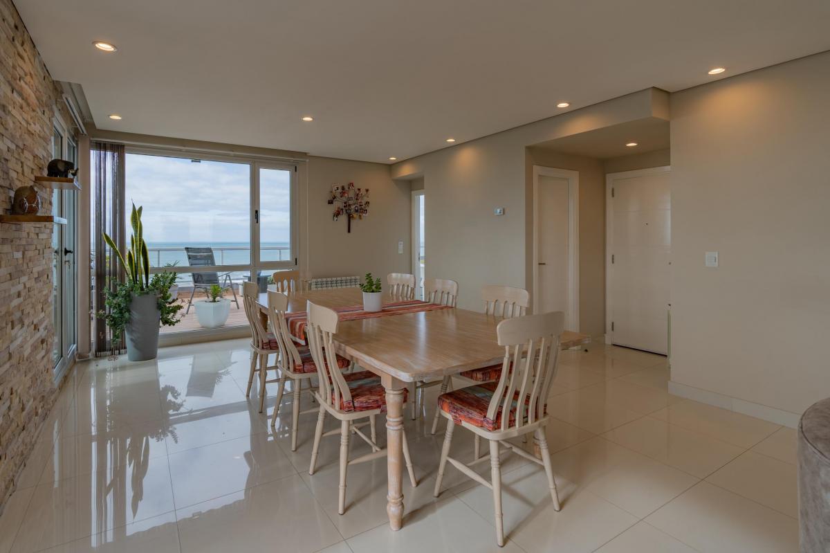 Penthouse frente al mar, de 200m2 cub. con quincho propio y cochera doble