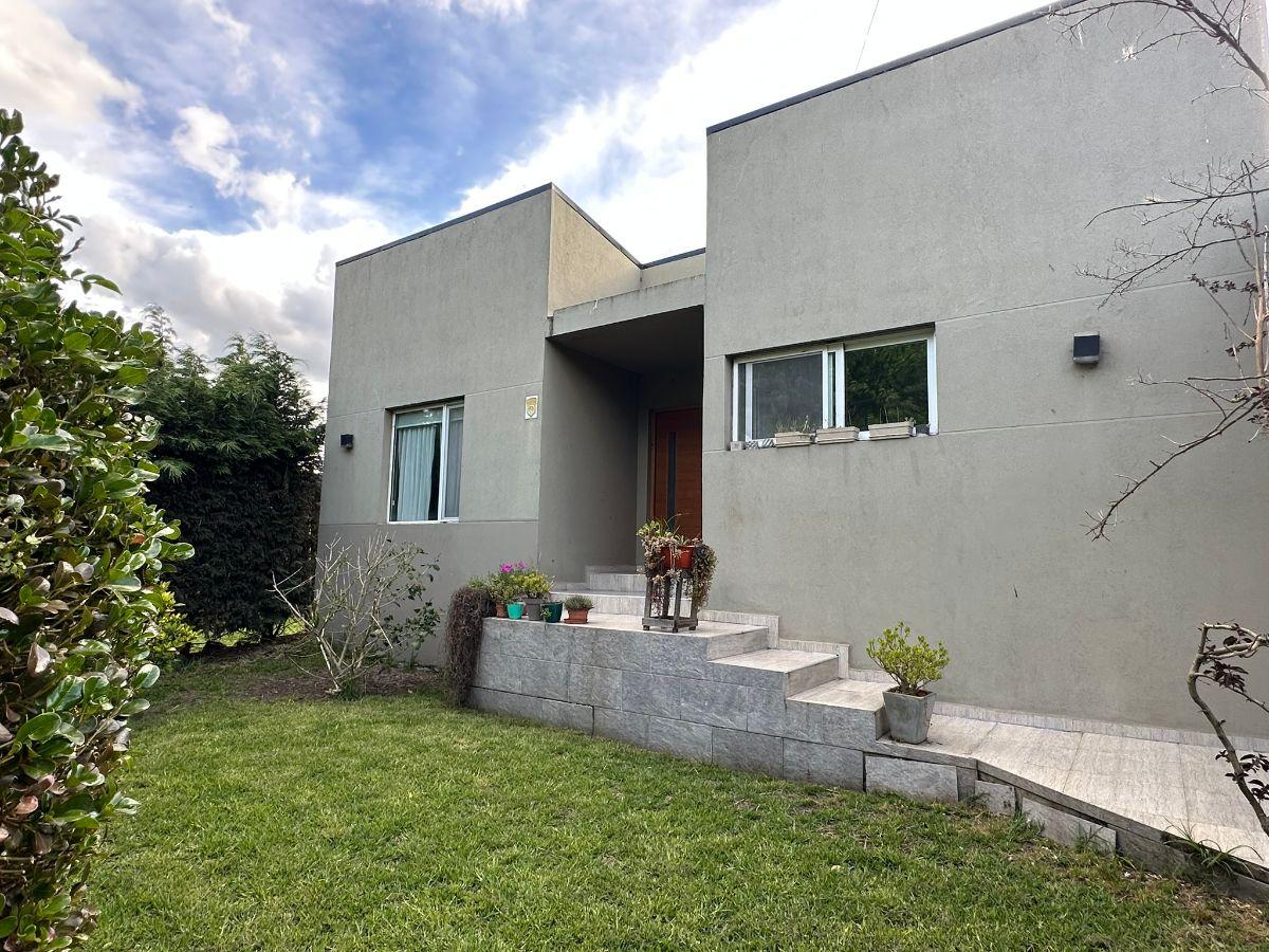 Foto de Casa en venta apta credito c/ cochera en Sierra de los Padres, imagen 2