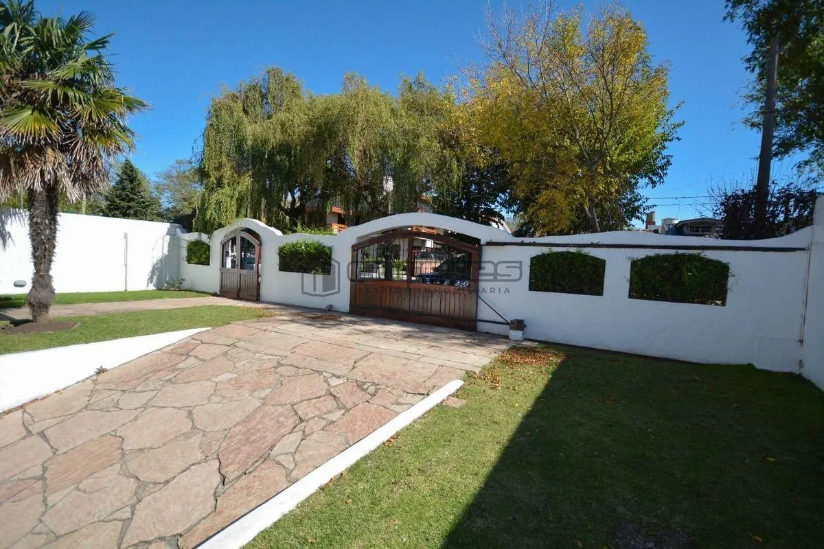 Gran chalet en venta en Parque Luro 3