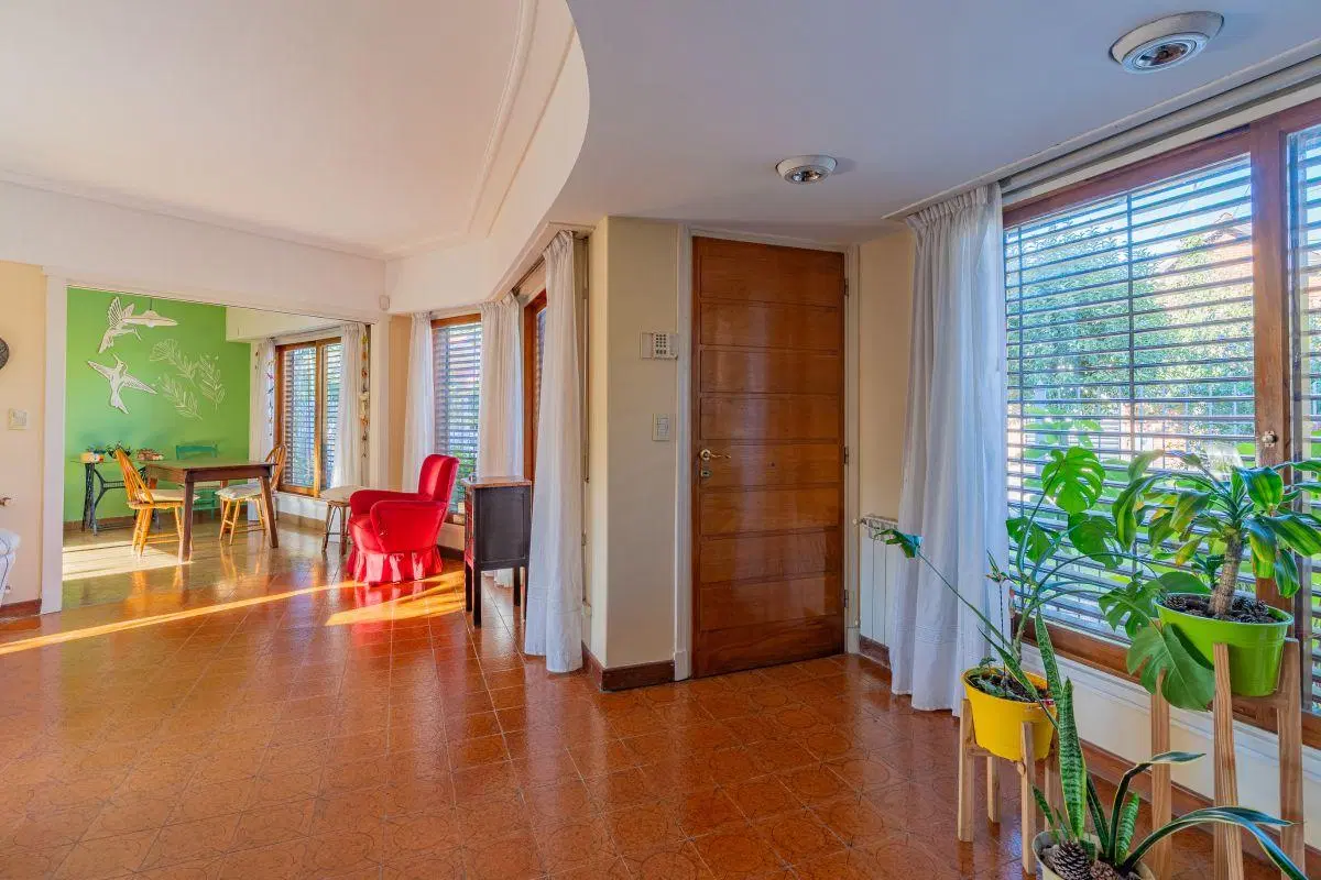 Solido chalet en venta en Barrio Constitucion de 3 dormitorios y cochera doble 5