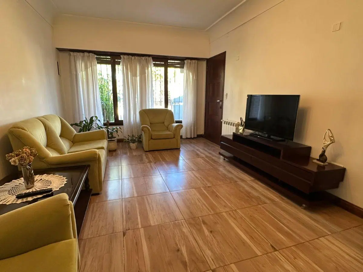 Chalet en venta apto credito c/ cochera doble y quincho en Los Pinares 3