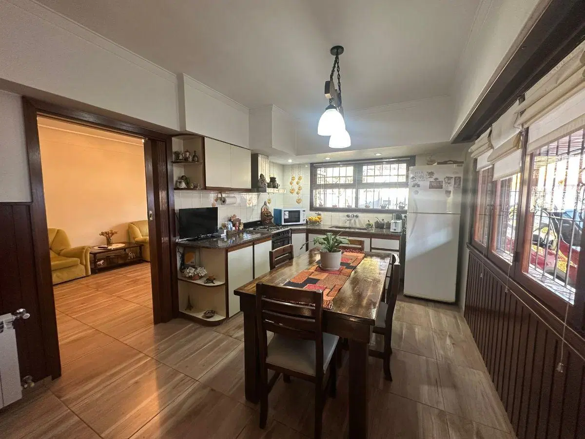 Chalet en venta apto credito c/ cochera doble y quincho en Los Pinares 1