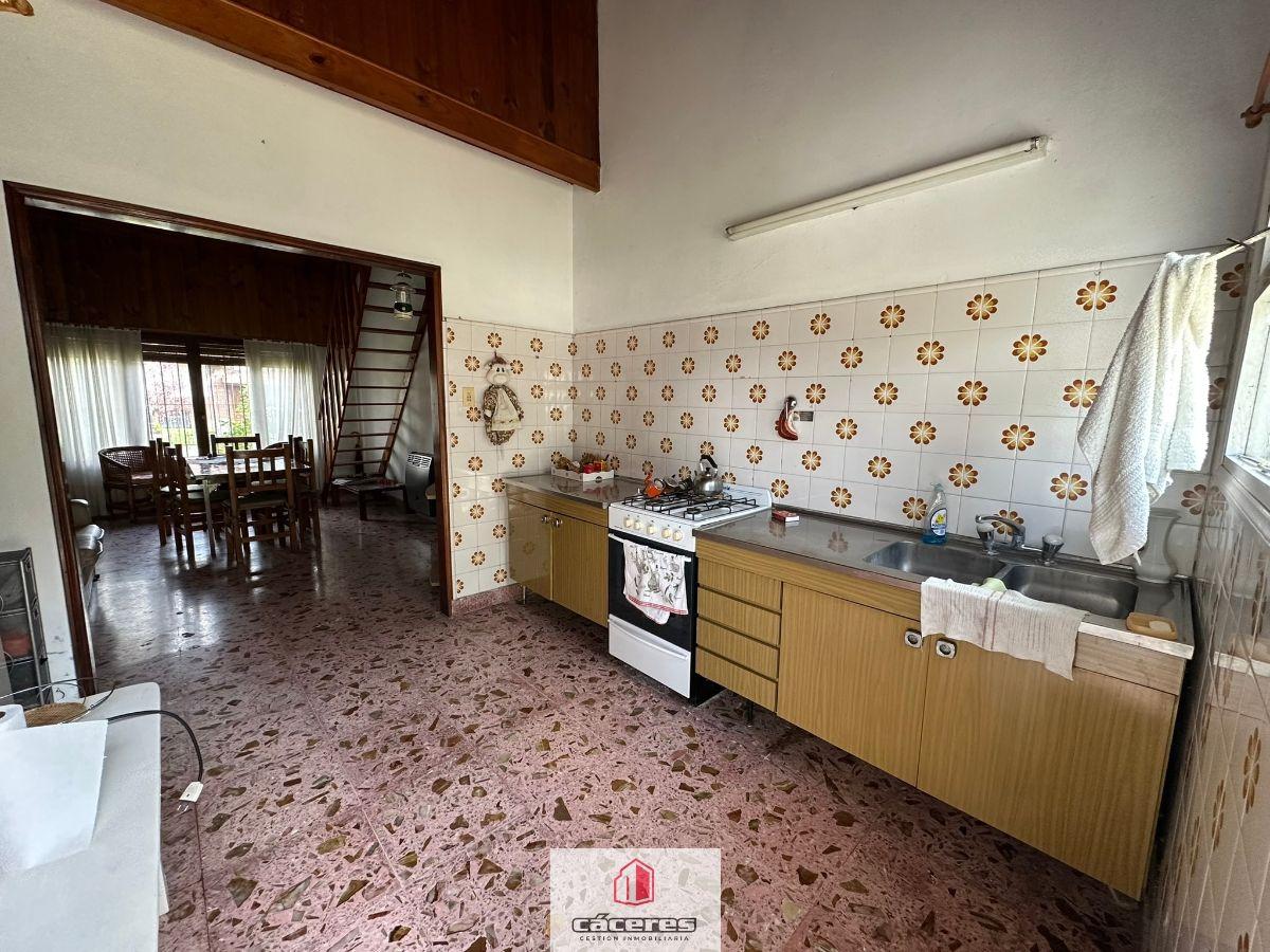 Foto de Chalet en venta a reciclar c/ cochera en Parque Luro, imagen 3