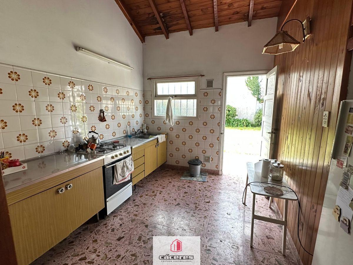 Foto de Chalet en venta a reciclar c/ cochera en Parque Luro, imagen 5