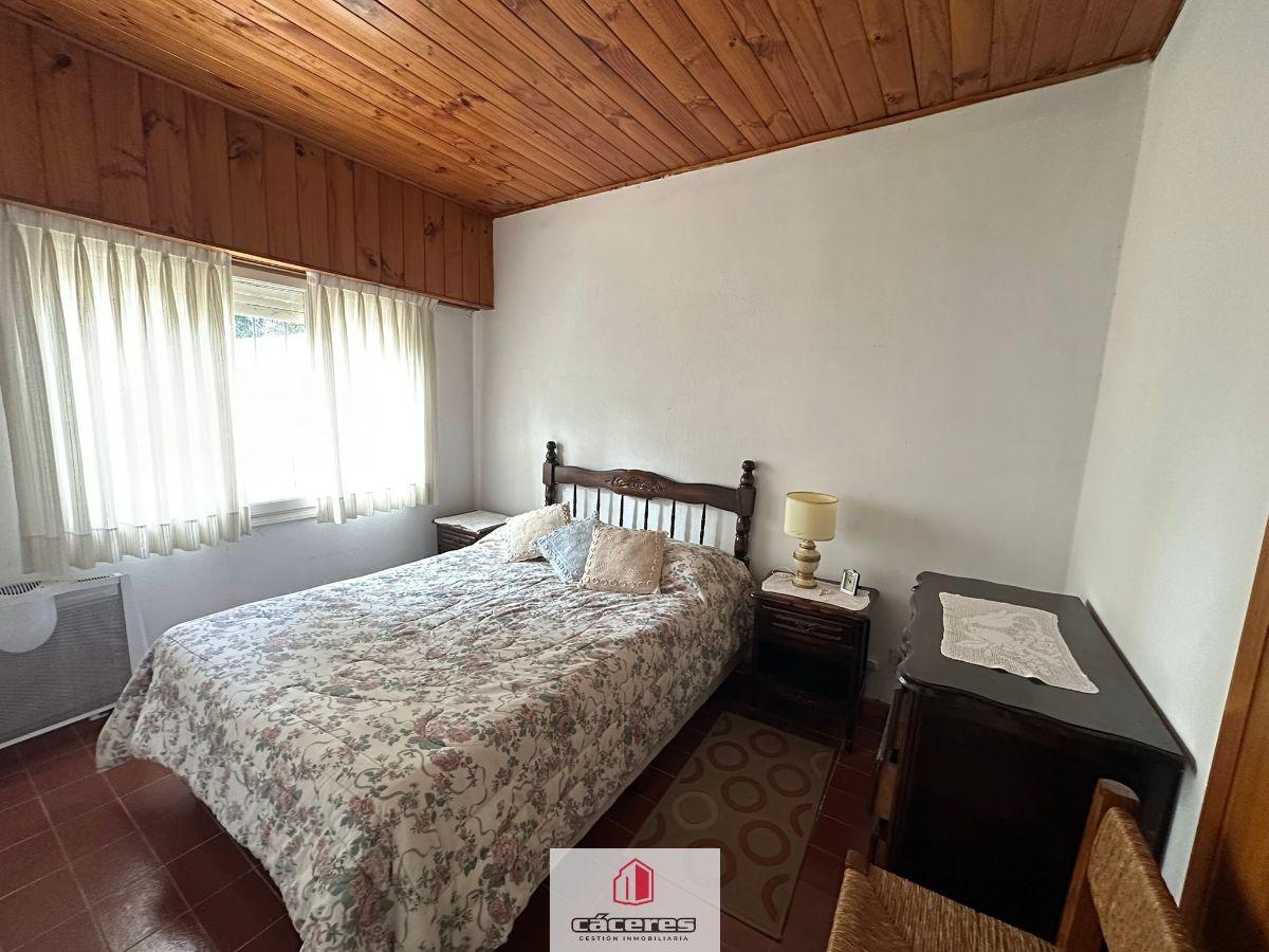 Foto de Chalet en venta a reciclar c/ cochera en Parque Luro, imagen 2