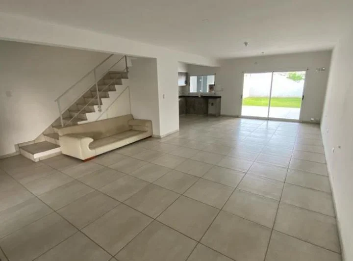 Venta Casa Tres dormitorios Nuevo Urca 1