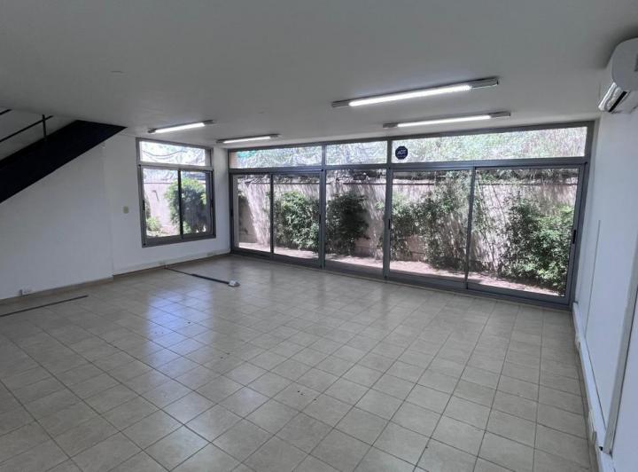 ALQUILER Oficina con cochera Cerro de las Rosas 4