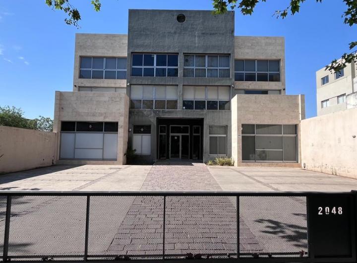 ALQUILER Oficina con cochera Cerro de las Rosas 1