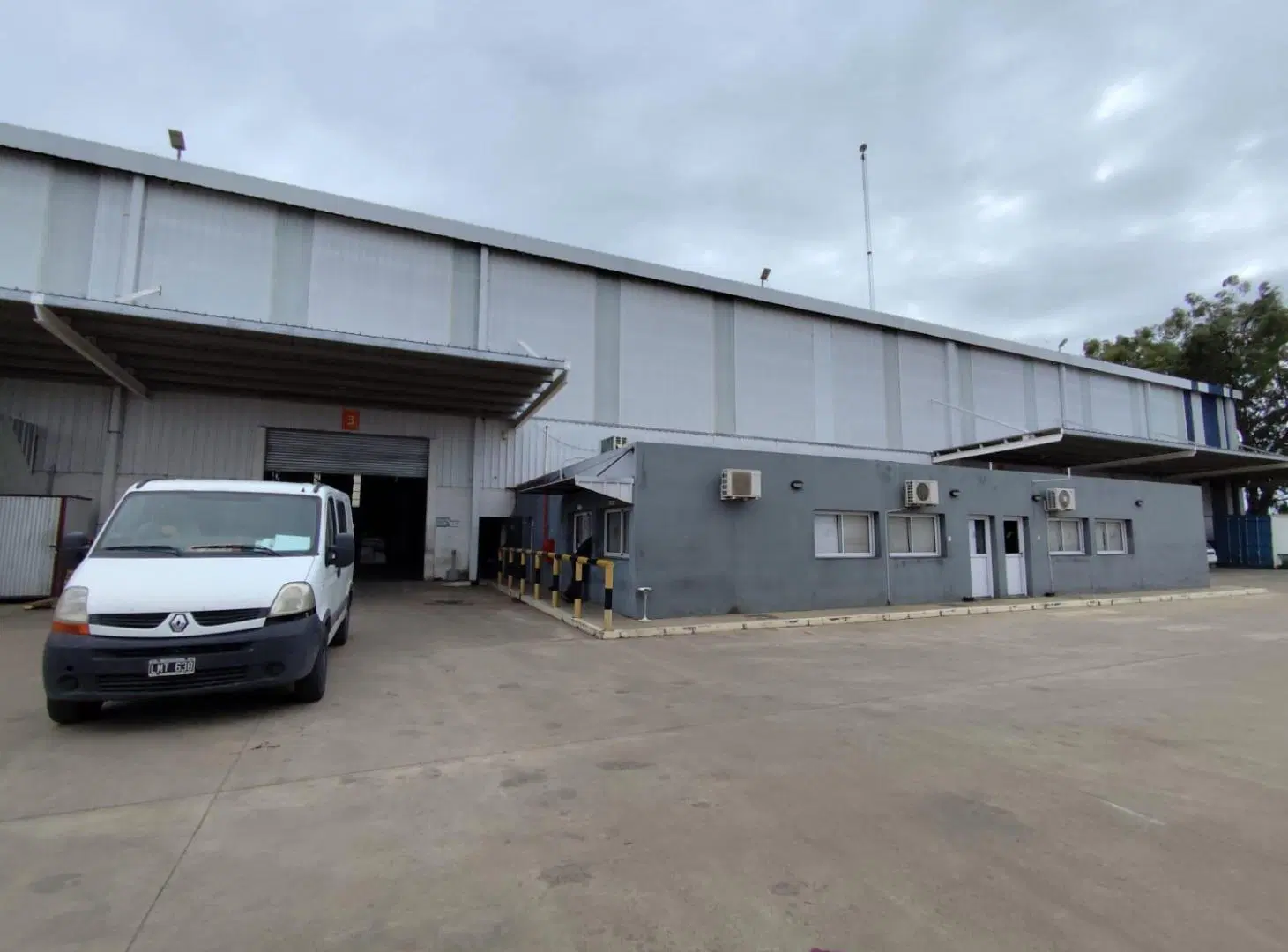 ALQUILER COCHERA NUEVA CÓRDOBA CAMIONETA 2