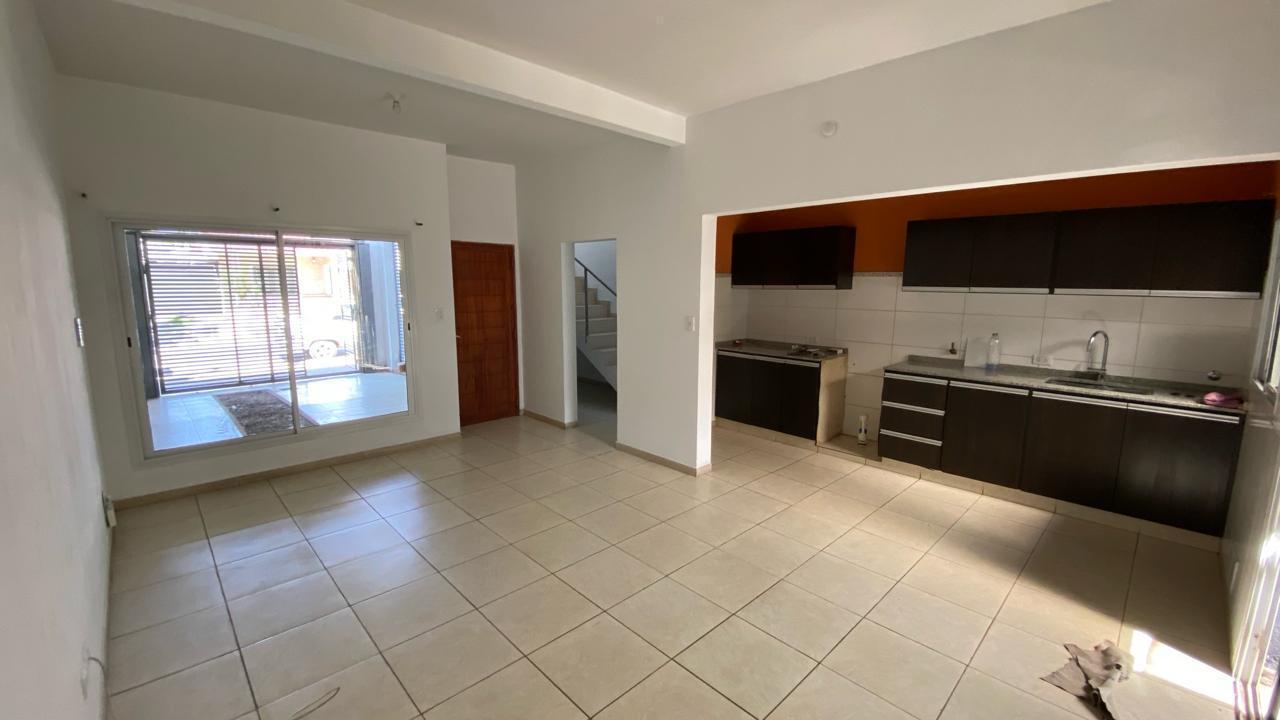 VENTA OPORTUNIDAD DE INVERSIÓN COMPLEJO DE 3 DÚPLEX CON EXCELENTE RENTA