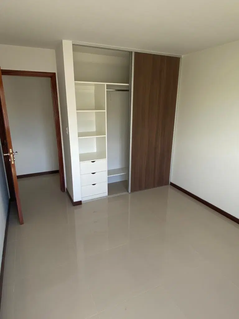 ALQUILER Housing Casa Dúplex tres dormitorios tres baños dos Cocheras SEGURIDAD 5