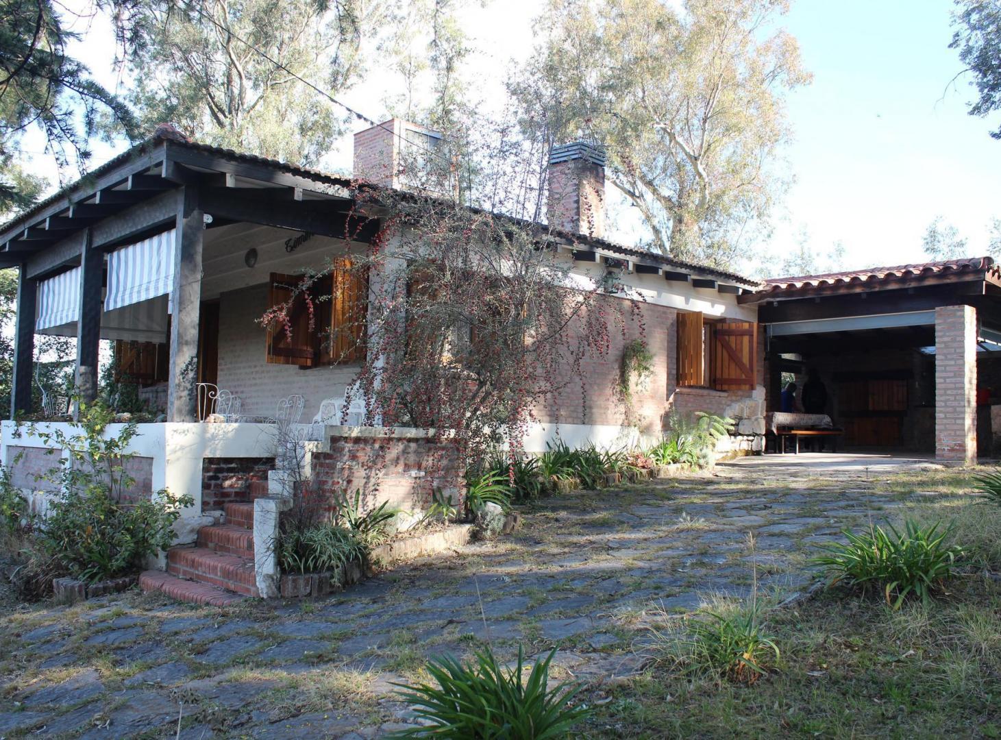 Foto de Venta TANTI Tres viviendas independientes sobre 2440 m2, imagen 1