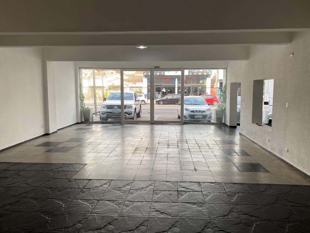 Foto de ALQUILER local con oficinas - zona concesionarias autos GRAN EXPOSICIÓN, imagen 1