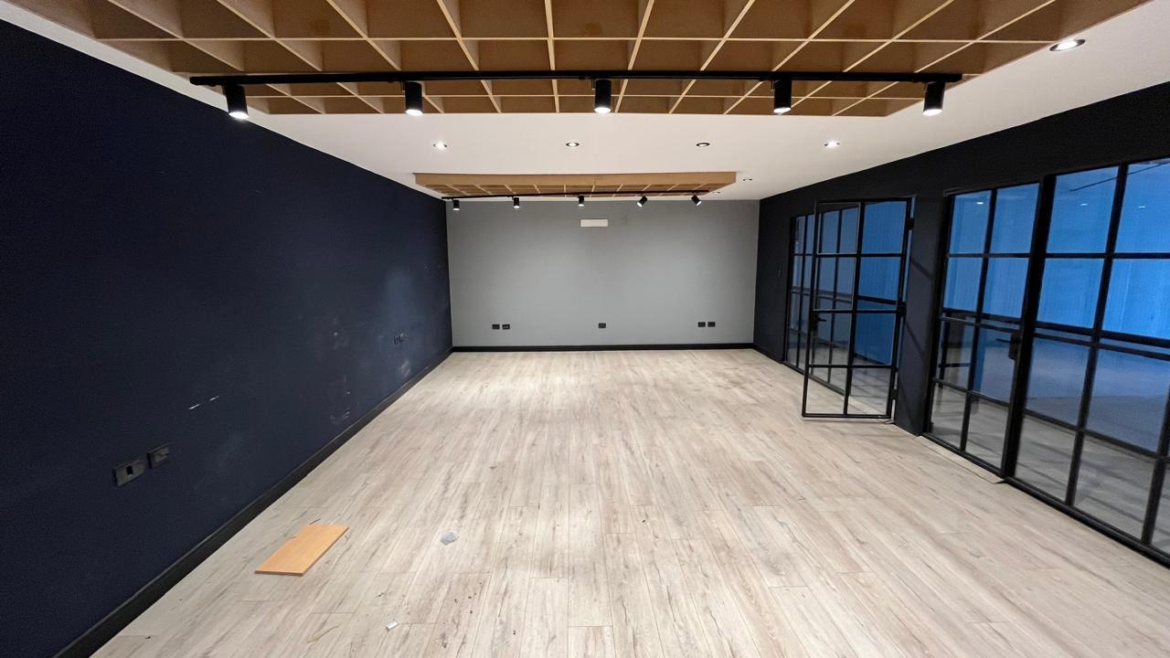 Foto de ALQUILER Importante LOCAL SHOWROOM con DEPÓSITO sobre Circunvalación SUR, imagen 5