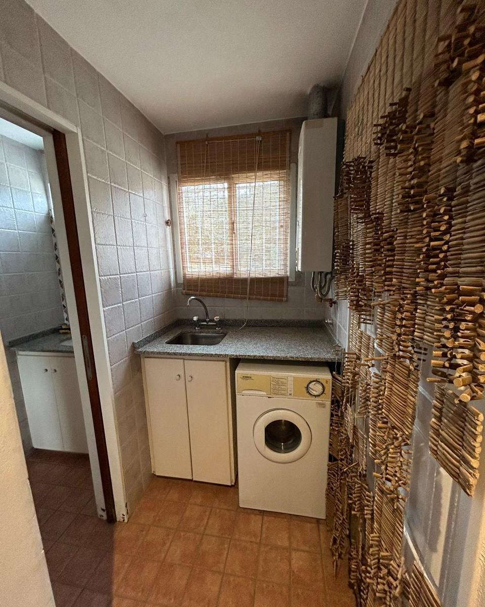 Casa de Verano con Imponente Jardín Parquizado 4