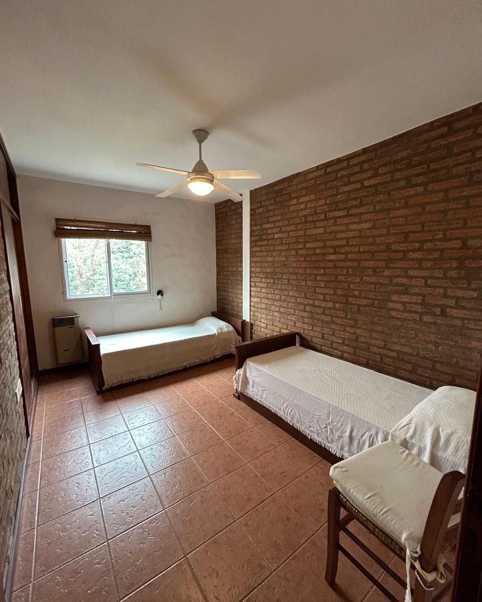 Casa de Verano con Imponente Jardín Parquizado 3