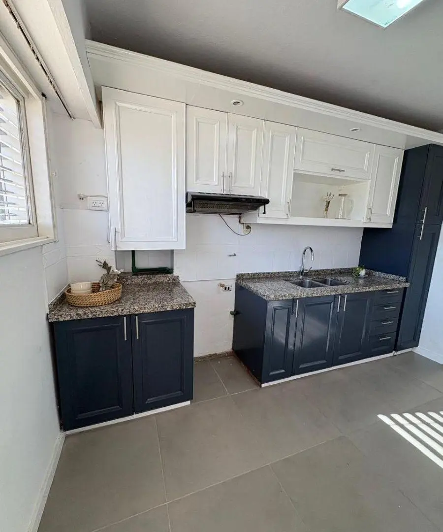 ¡VENDO! Departamento 3 dormitorios con cochera exclusiva - Esqiú 185 4