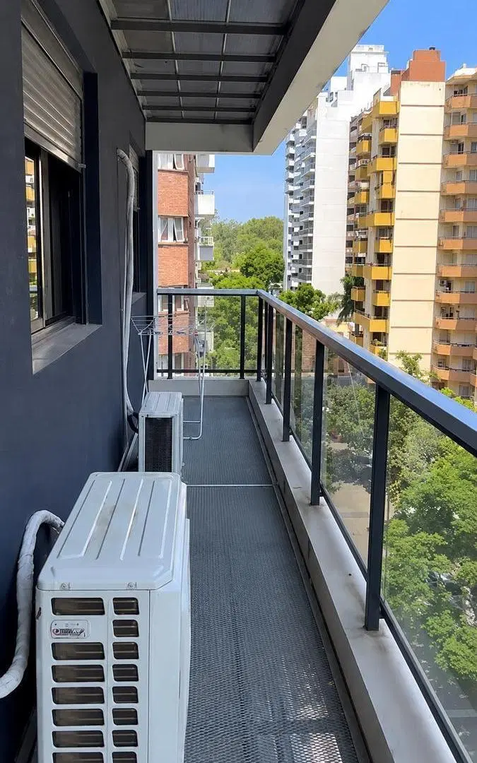 Moderno, luminoso y piso alto 2