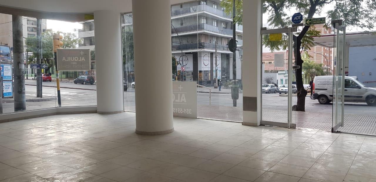 Local en Alquiler sobre Bv. San Juan | Esquina Estratégica y Máxima Visibilidad Comercial
