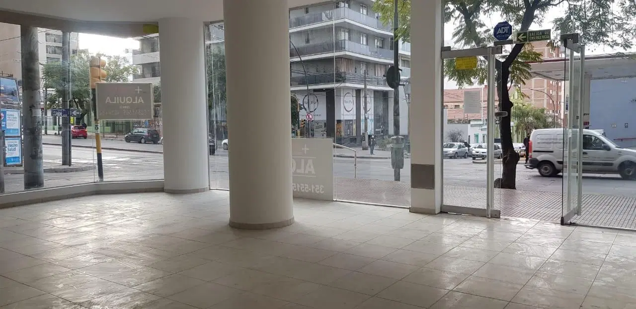 Local en Alquiler sobre Bv. San Juan | Esquina Estratégica y Máxima Visibilidad Comercial 2