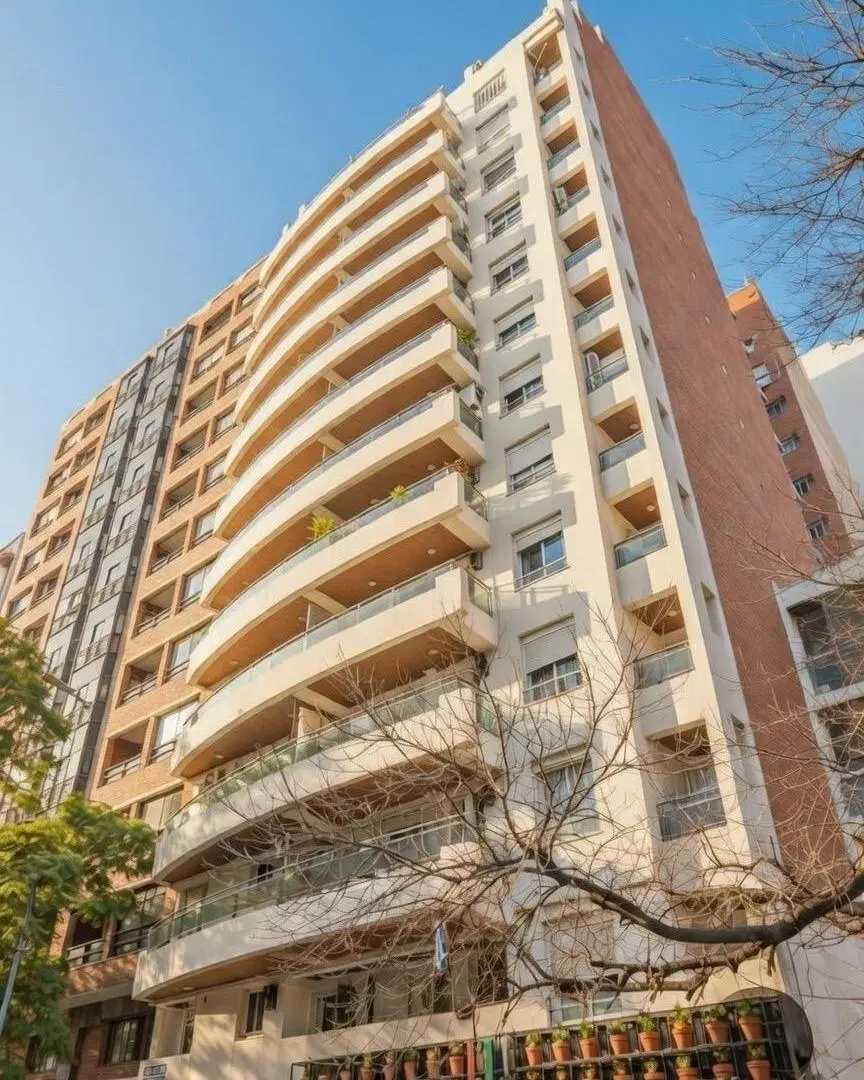 Excelente ubicación transitada, segura y comercial 2