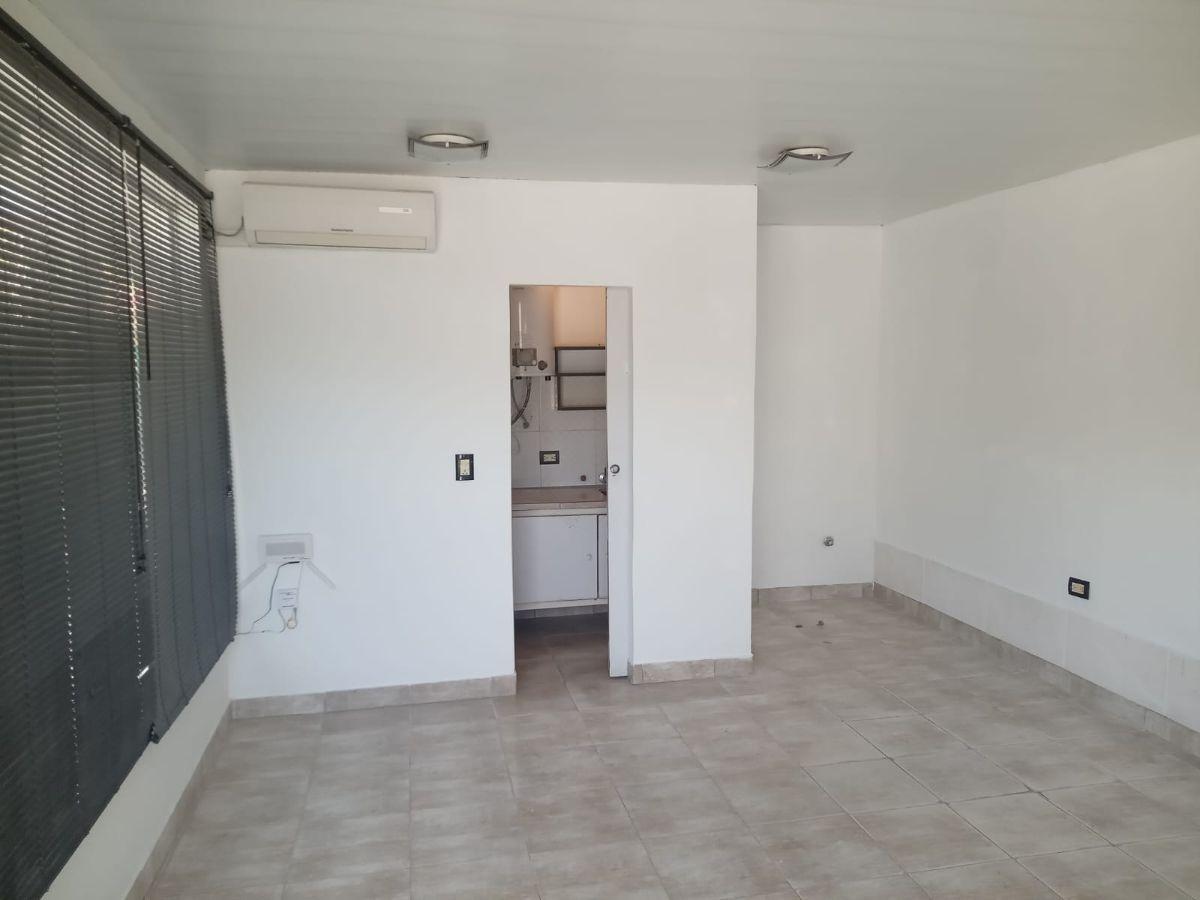 Foto de Local sobre 659 Parque Sicardi, imagen 4