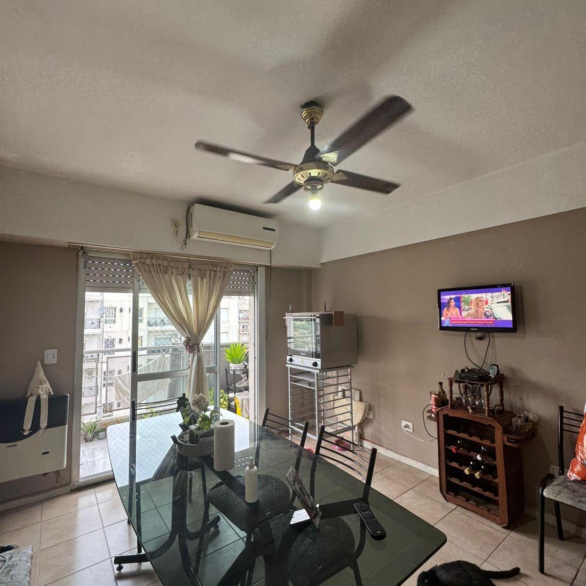 Departamento Tres Ambientes con Balcón en Venta en Parque Avellaneda 1