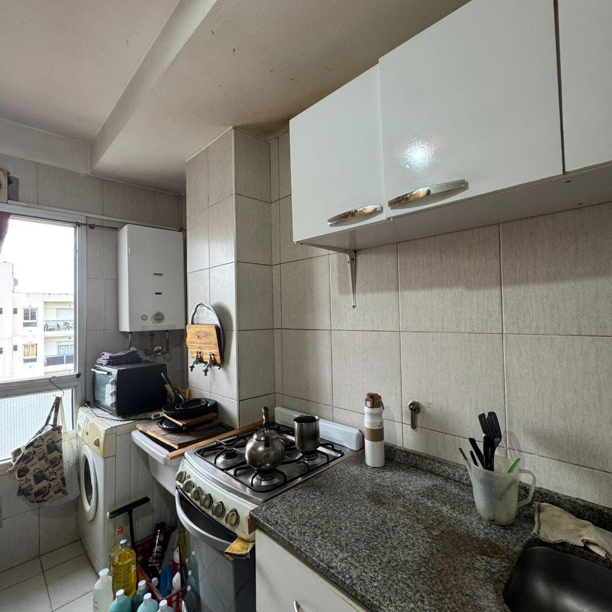Departamento Tres Ambientes con Balcón en Venta en Parque Avellaneda 2