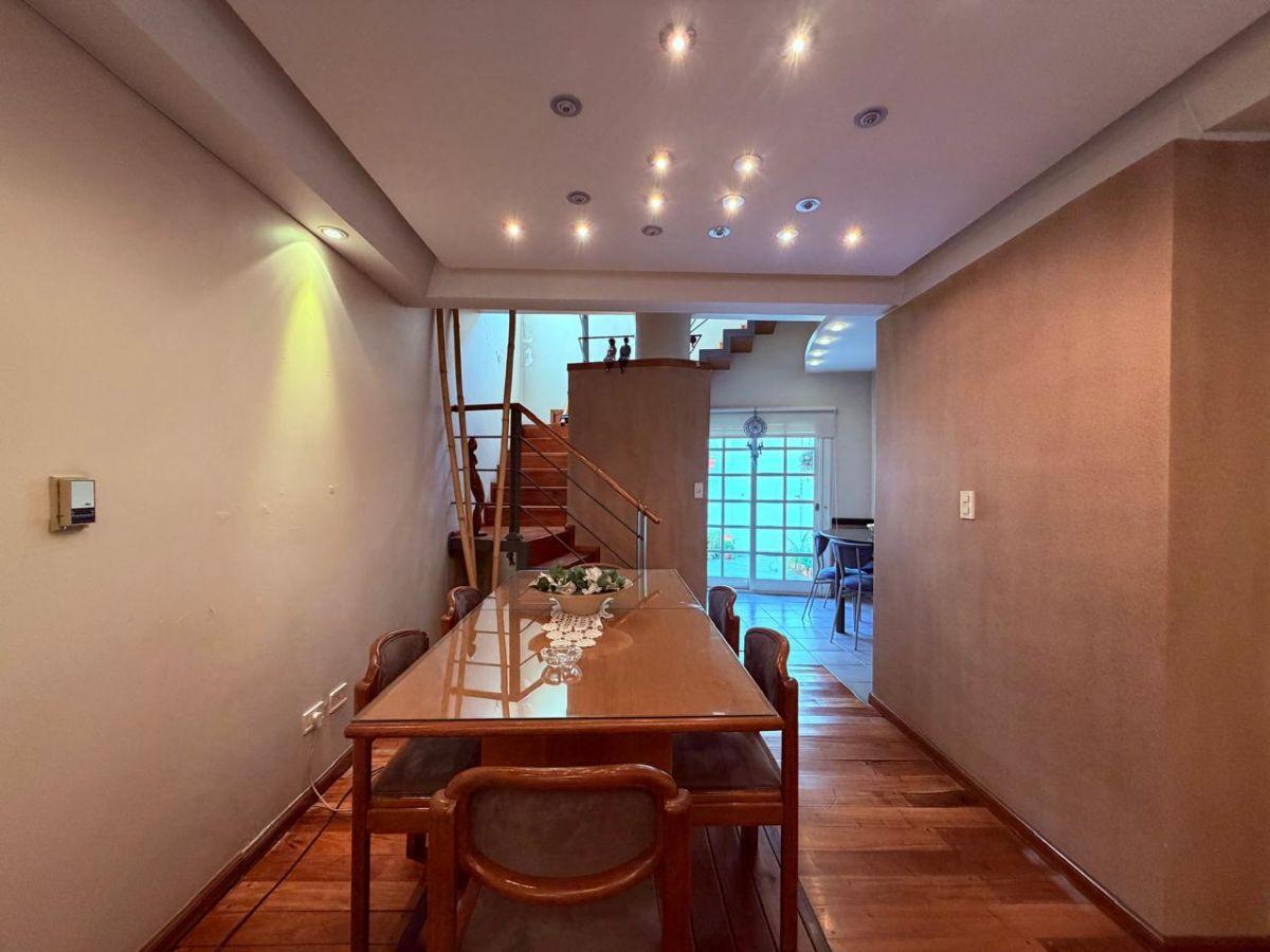 Foto de DUPLEX en venta en tres plantas con pileta, cochera y patio, imagen 4