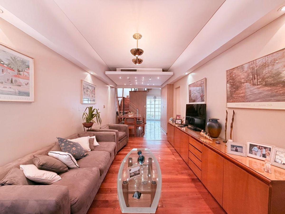Foto de DUPLEX en venta en tres plantas con pileta, cochera y patio, imagen 2