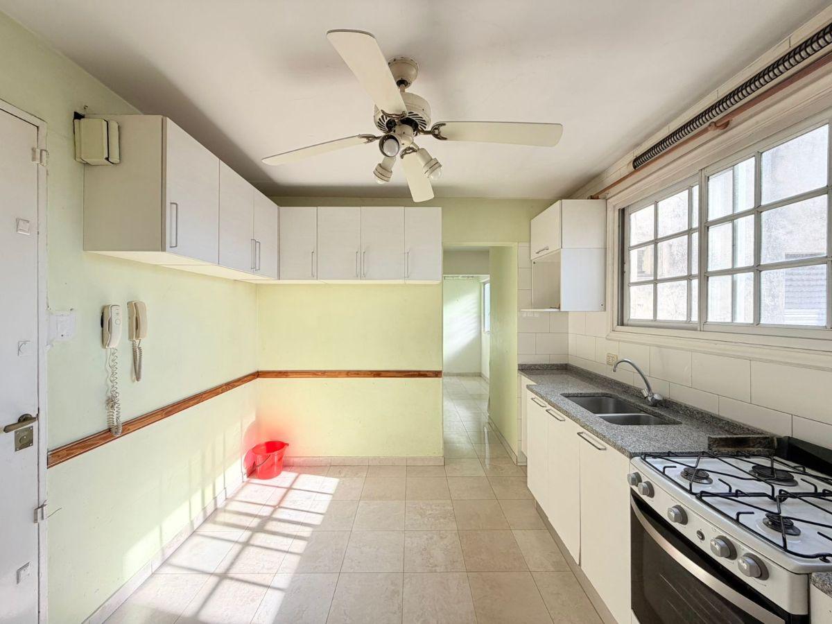 Foto de DEPARTAMENTO EN ALQUILER CINCO AMBIENTES CON COCHERA CUBIERTA, imagen 4